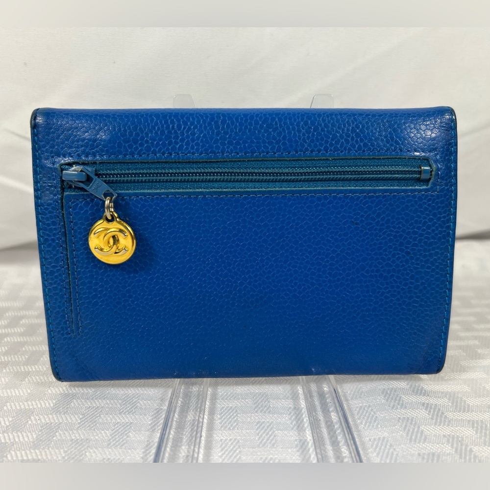 1003: Chanel Vintage Blue Caviar Leather CC Bifold Wallet – Made in France - Picture 2 of 14